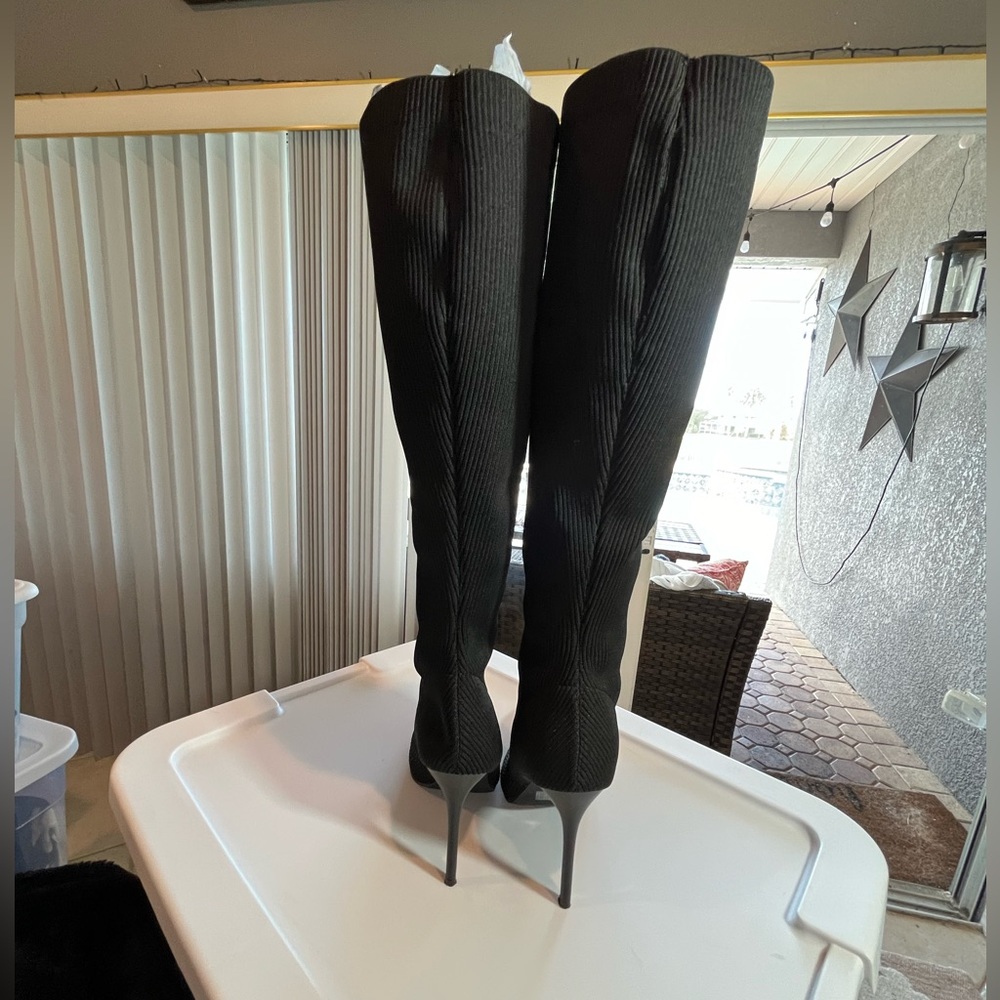 Black knee high heel ribbed Black knee high heel ribbed boot, size 10